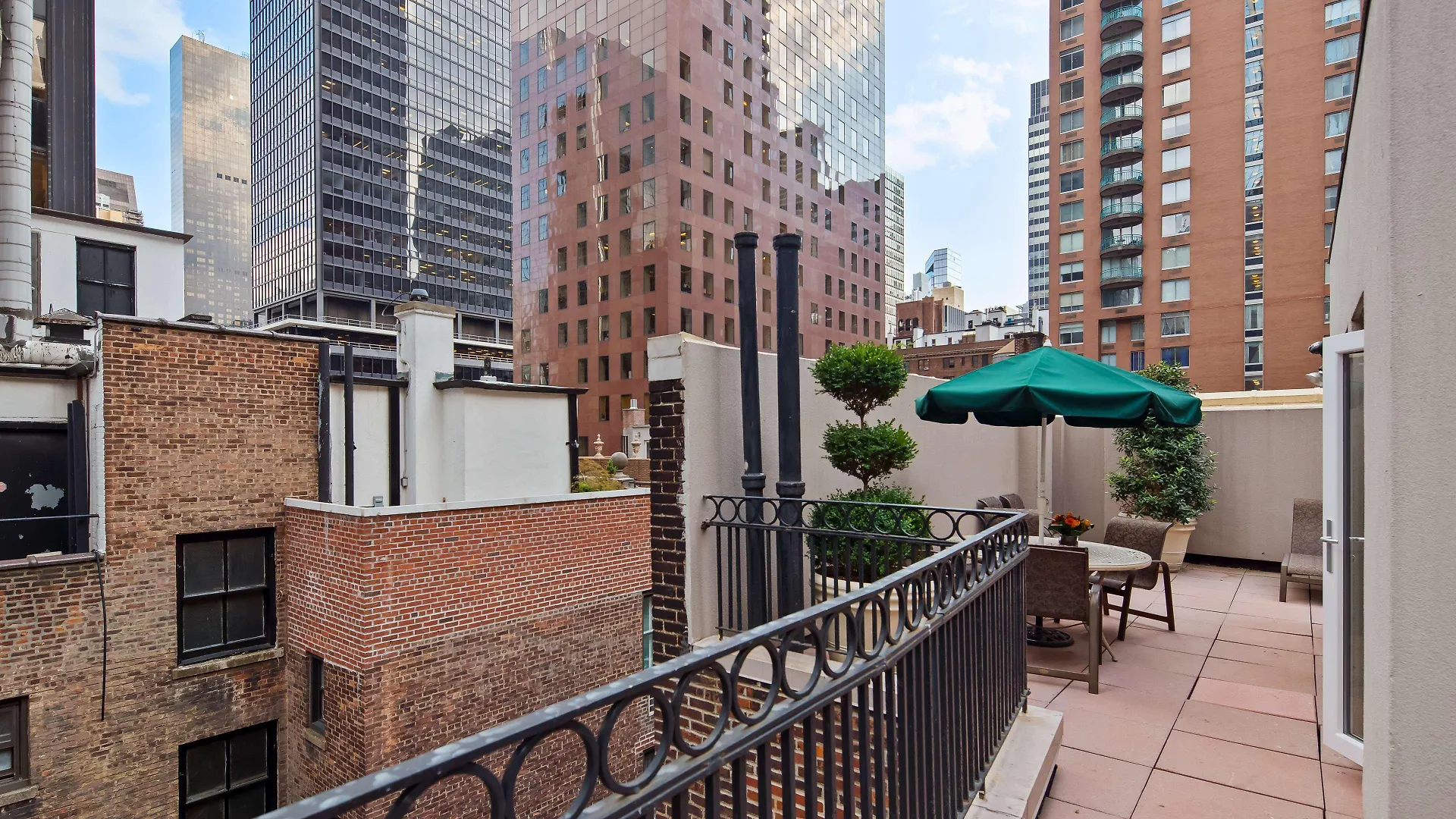 Best Western Plus Hospitality House Suites New York Hotel