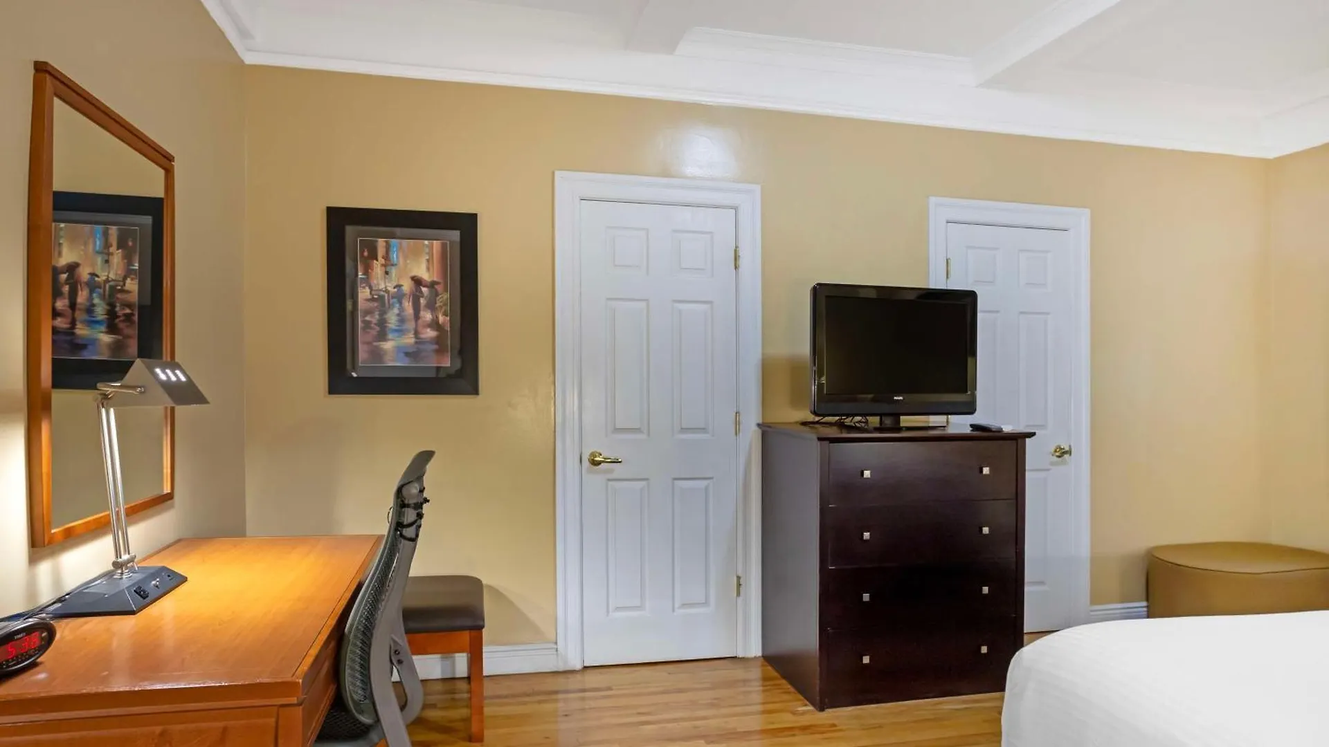 Best Western Plus Hospitality House Suites New York Hotel