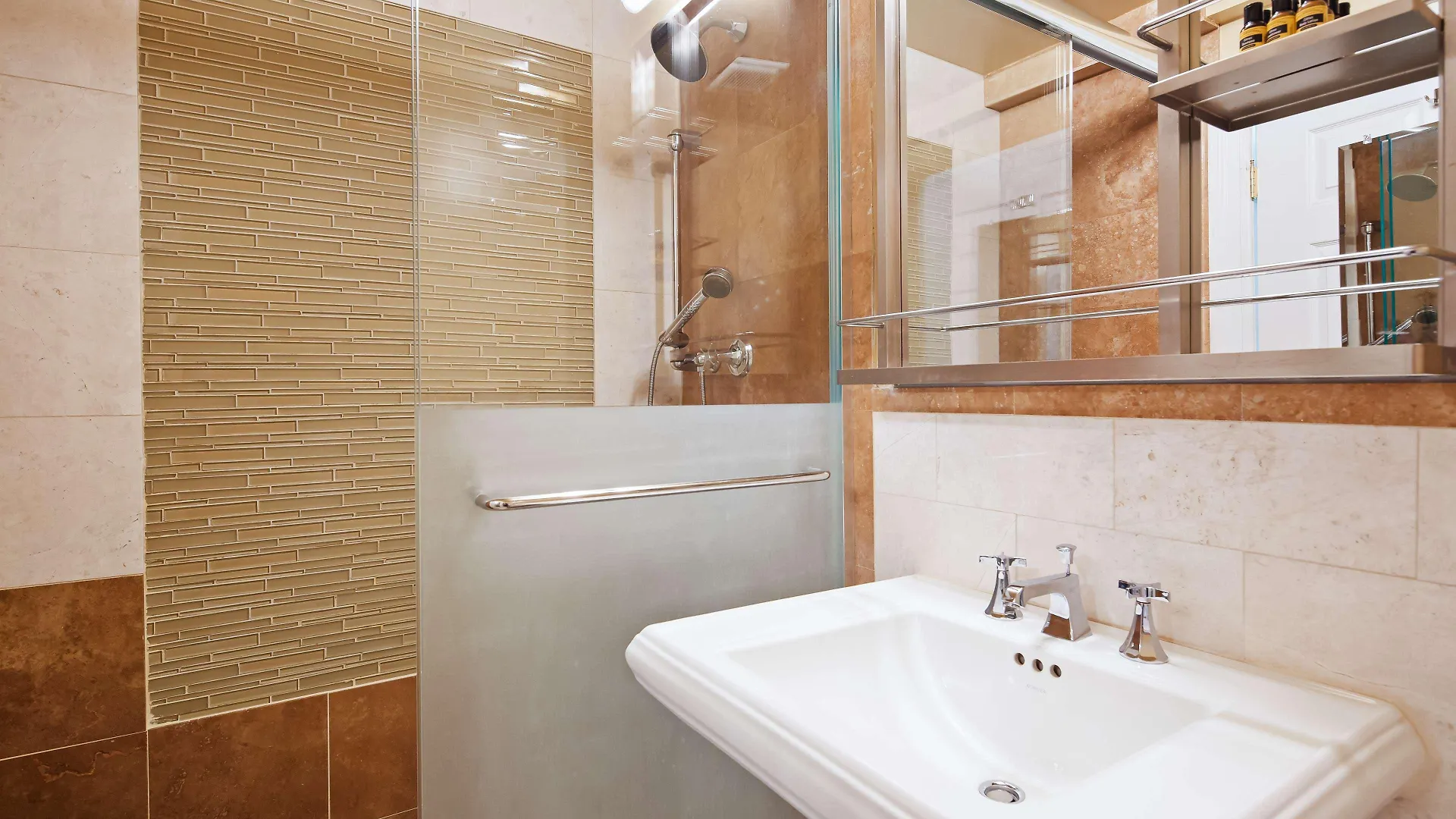 Best Western Plus Hospitality House Suites New York Hotel